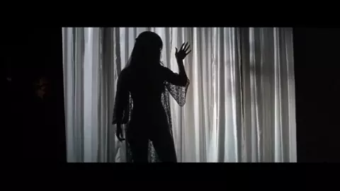 Cynthia Myers easily makes Erica Gavin cum in Beyond the Valley of the Dolls (1970)