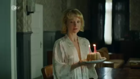 Friederike Ott nude - Bella Germania s01e01 (2019)