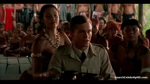 Alien risks life to sneak into teen Jessica Alba's snatch
