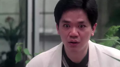 李丽珍床戏合集 Asian shamelessly shows off bee stings to get man on hook for sex in compilation