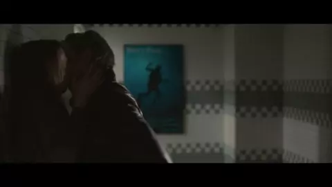 Kristen Wiig plays role of underfucked MILF who hooks up in The Skeleton Twins (2014)